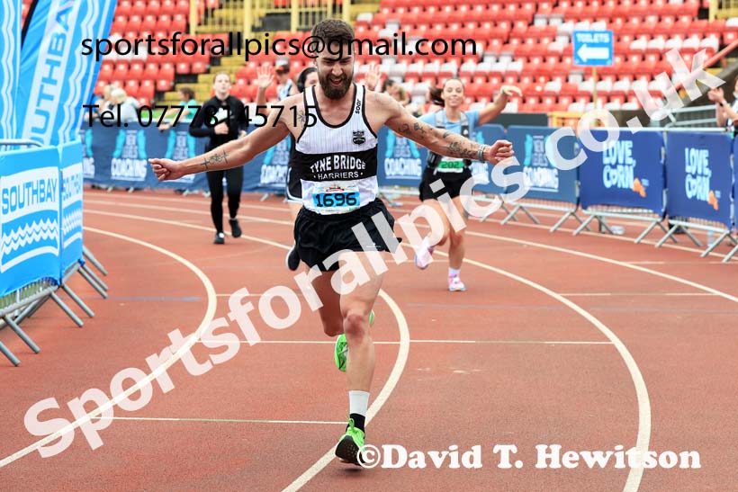 Gateshead Half Marathon, 2024 Gateshead Marathon, Half Marathon and 10k, Gateshead Stadium.  Photo: David T. Hewitson/Sports for All Pics